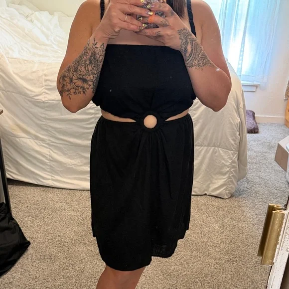 Aakaa Black Cutout Ring Detail Mini Dress - Picture 2 of 5